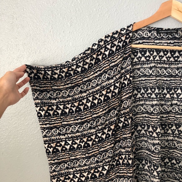 ☀️Foreign Exchange Black White Aztec Wrap Kimono - Picture 4 of 7
